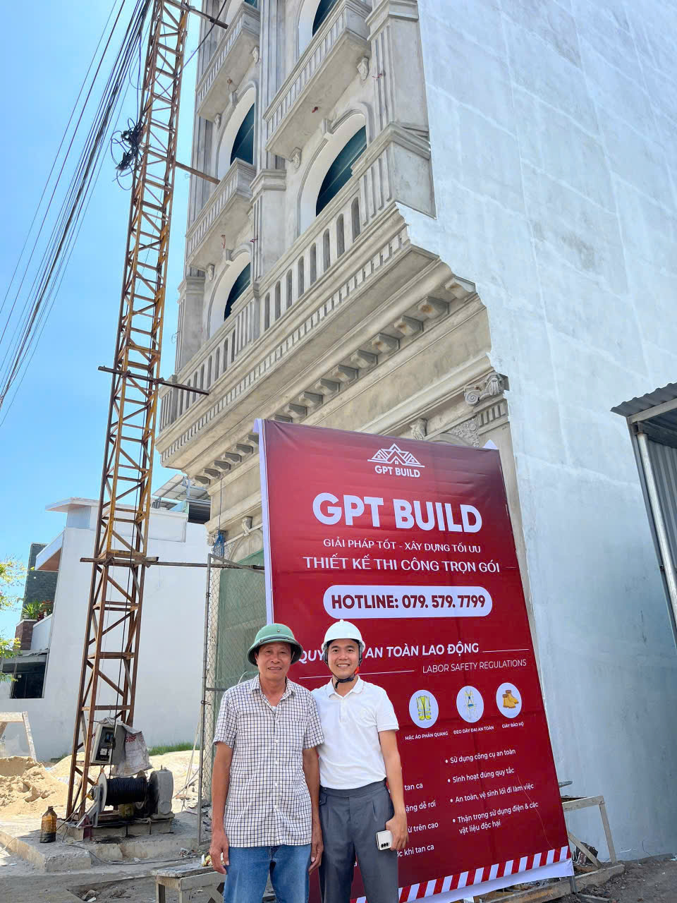Công trường GPT Build tại Phú Lộc 22 với biển quy định an toàn lao động